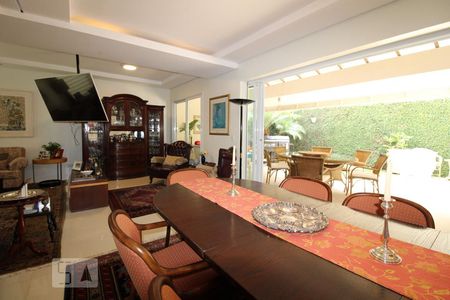 Casa de condomínio à venda com 400m², 3 quartos e 4 vagasSala