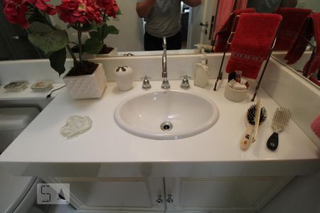 Casa de condomínio à venda com 400m², 3 quartos e 4 vagasBanheiro Social