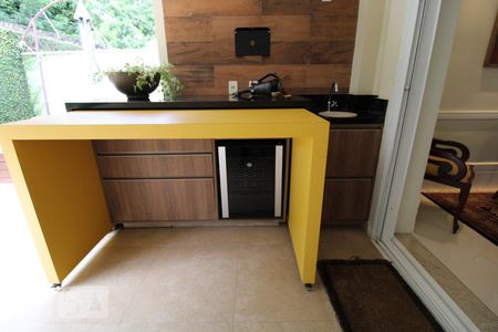 Casa de condomínio à venda com 400m², 3 quartos e 4 vagasQuintal