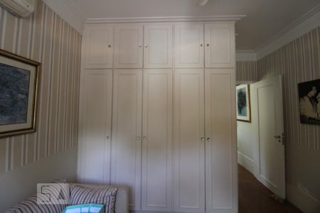 Casa de condomínio à venda com 400m², 3 quartos e 4 vagasQuarto 2