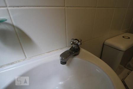 Casa de condomínio à venda com 400m², 3 quartos e 4 vagasBanheiro de Serviço