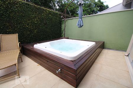 Casa de condomínio à venda com 400m², 3 quartos e 4 vagasQuintal