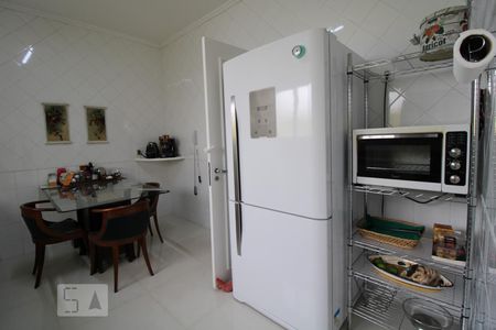 Casa de condomínio à venda com 400m², 3 quartos e 4 vagasCozinha