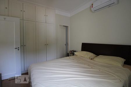 Casa de condomínio à venda com 400m², 3 quartos e 4 vagasQuarto 1 (suíte)