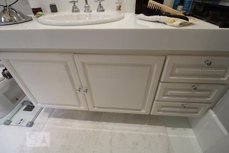 Casa de condomínio à venda com 400m², 3 quartos e 4 vagasBanheiro da suíte do Quarto 3 (suíte)