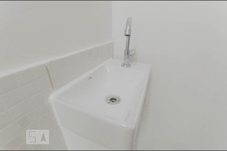 Lavabo de casa de condomínio para alugar com 2 quartos, 65m² em Vila Santana, São Paulo