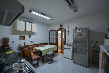 Casa à venda com 150m², 4 quartos e 2 vagas Casa à venda com 150m², 4 quartos e 2 vagasCozinha