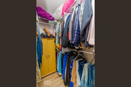 Casa à venda com 290m², 3 quartos e 2 vagas Casa à venda com 290m², 3 quartos e 2 vagasCloset