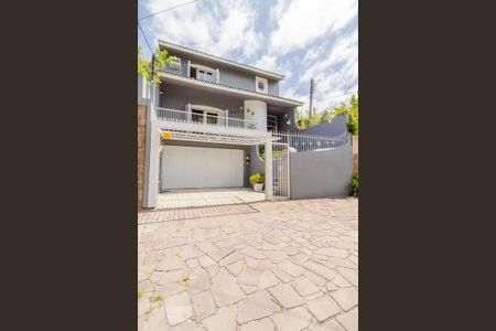 Casa à venda com 290m², 3 quartos e 2 vagas Casa à venda com 290m², 3 quartos e 2 vagasFachada