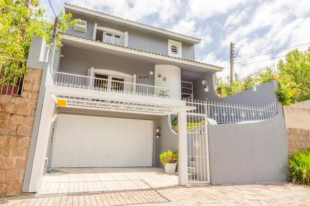 Casa à venda com 290m², 3 quartos e 2 vagas Casa à venda com 290m², 3 quartos e 2 vagasFachada