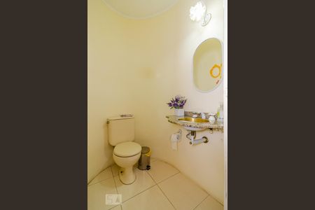 Casa à venda com 290m², 3 quartos e 2 vagas Casa à venda com 290m², 3 quartos e 2 vagasBanheiro