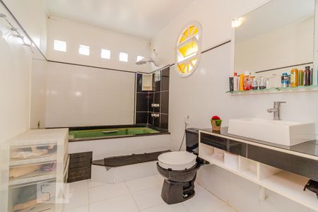 Casa à venda com 290m², 3 quartos e 2 vagas Casa à venda com 290m², 3 quartos e 2 vagasSuíte