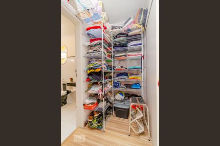 Casa à venda com 290m², 3 quartos e 2 vagas Casa à venda com 290m², 3 quartos e 2 vagasCloset