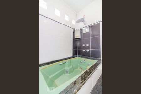 Casa à venda com 290m², 3 quartos e 2 vagas Casa à venda com 290m², 3 quartos e 2 vagasSuíte