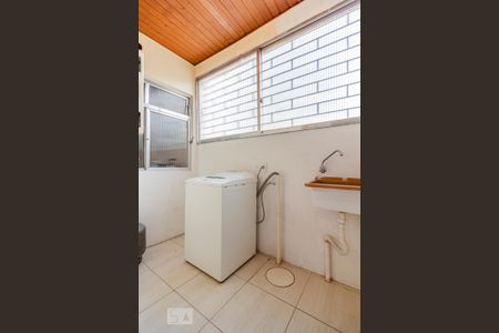Casa à venda com 290m², 3 quartos e 2 vagas Casa à venda com 290m², 3 quartos e 2 vagasÁrea de serviço