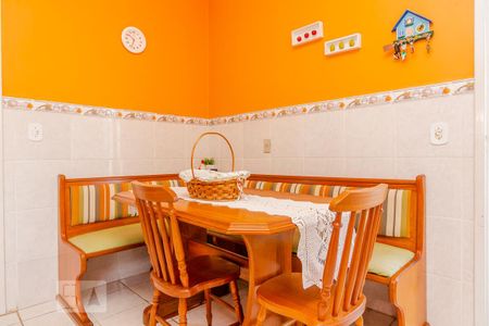 Casa à venda com 290m², 3 quartos e 2 vagas Casa à venda com 290m², 3 quartos e 2 vagasCozinha