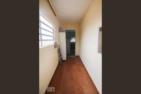 Casa à venda com 150m², 2 quartos e 2 vagasCorredor