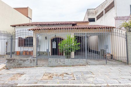 Casa para alugar com 170m², 3 quartos e 3 vagasFachada