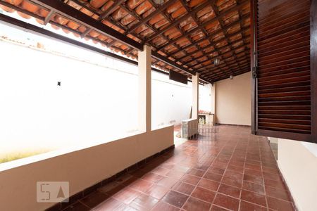 Casa para alugar com 170m², 3 quartos e 3 vagasQuintal - Fundos