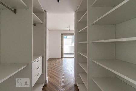 Closet de kitnet/studio para alugar com 1 quarto, 62m² em Itaim Bibi, São Paulo