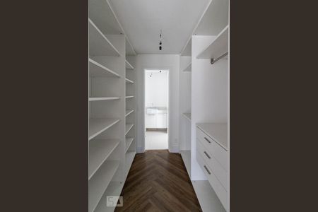 Closet de kitnet/studio para alugar com 1 quarto, 62m² em Itaim Bibi, São Paulo