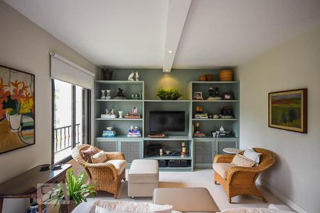 Sala de tv de apartamento à venda com 2 quartos, 120m² em Real Parque, São Paulo