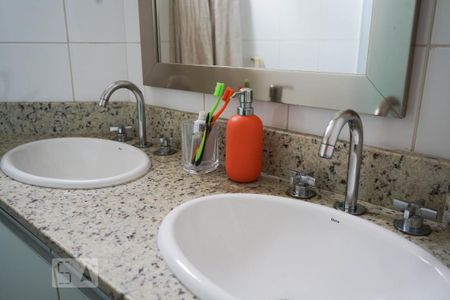 Apartamento à venda com 61m², 2 quartos e 2 vagas Apartamento à venda com 61m², 2 quartos e 2 vagasBanheiro da Suíte