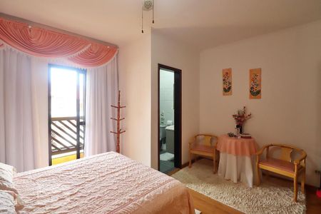 Casa à venda com 201m², 4 quartos e 4 vagasSuíte 2