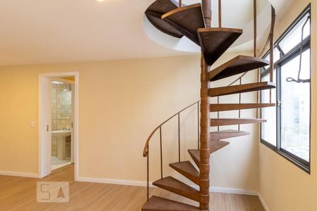 Apartamento para alugar com 145m², 3 quartos e 2 vagasEscada