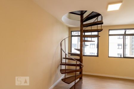 Apartamento para alugar com 145m², 3 quartos e 2 vagasEscada