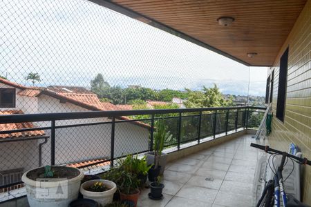 Apartamento à venda com 290m², 4 quartos e 5 vagasVaranda