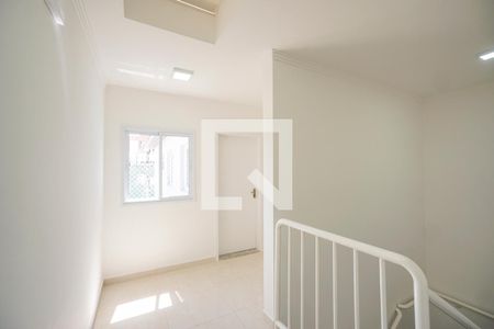 Apartamento para alugar com 34m², 1 quarto e sem vaga Apartamento para alugar com 34m², 1 quarto e sem vagaHall da escada