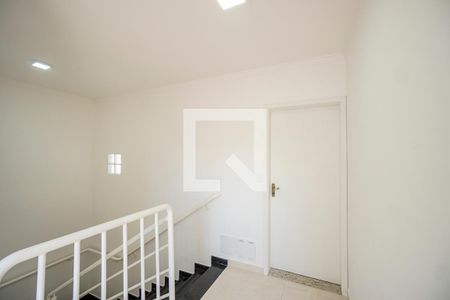 Apartamento para alugar com 34m², 1 quarto e sem vaga Apartamento para alugar com 34m², 1 quarto e sem vagaHall da escada