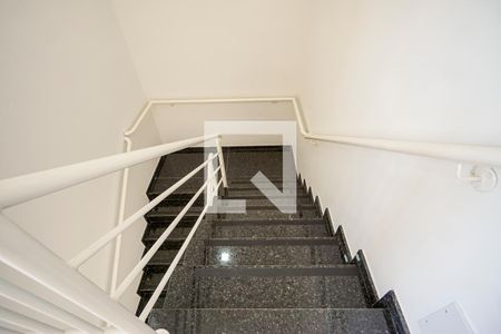 Apartamento para alugar com 34m², 1 quarto e sem vaga Apartamento para alugar com 34m², 1 quarto e sem vagaEscada