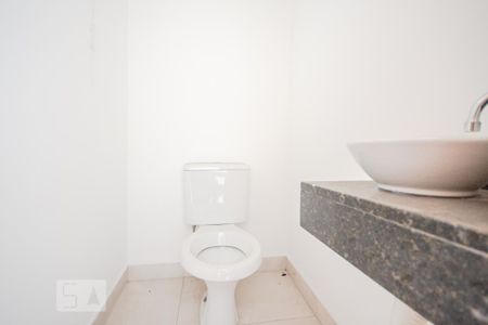 Casa de condomínio para alugar com 75m², 2 quartos e 2 vagasBanheiro de Serviço
