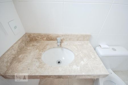 Casa de condomínio para alugar com 75m², 2 quartos e 2 vagasBanheiro do Quarto 1