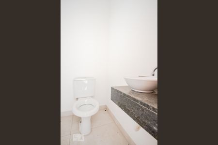Casa de condomínio para alugar com 75m², 2 quartos e 2 vagasBanheiro de Serviço