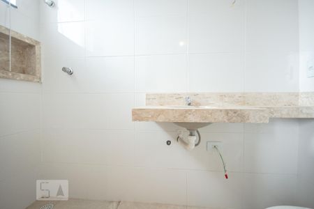 Casa de condomínio para alugar com 75m², 2 quartos e 2 vagasBanheiro do Quarto 2