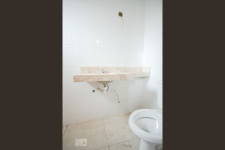 Casa de condomínio para alugar com 75m², 2 quartos e 2 vagasBanheiro do Quarto 2