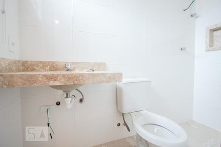 Casa de condomínio para alugar com 75m², 2 quartos e 2 vagasBanheiro do Quarto 1