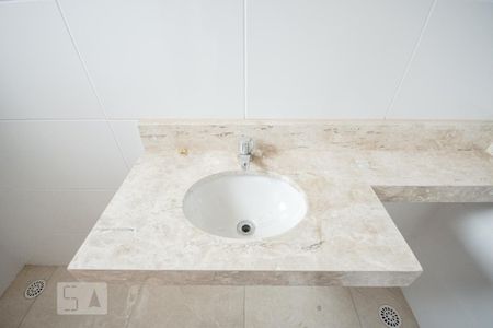 Casa de condomínio para alugar com 75m², 2 quartos e 2 vagasBanheiro do Quarto 2