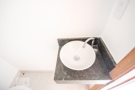 Casa de condomínio para alugar com 75m², 2 quartos e 2 vagasBanheiro de Serviço