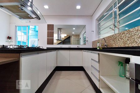 Casa à venda com 193m², 4 quartos e 4 vagas Casa à venda com 193m², 4 quartos e 4 vagasCozinha