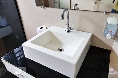 Casa à venda com 193m², 4 quartos e 4 vagas Casa à venda com 193m², 4 quartos e 4 vagasBanheiro