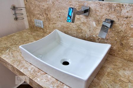 Casa à venda com 193m², 4 quartos e 4 vagas Casa à venda com 193m², 4 quartos e 4 vagasBanheiro da Suíte 1