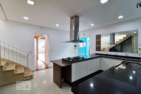 Casa à venda com 193m², 4 quartos e 4 vagas Casa à venda com 193m², 4 quartos e 4 vagasCozinha