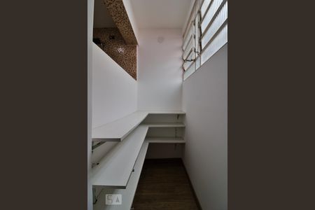 Casa à venda com 193m², 4 quartos e 4 vagas Casa à venda com 193m², 4 quartos e 4 vagasCloset da Suíte 2