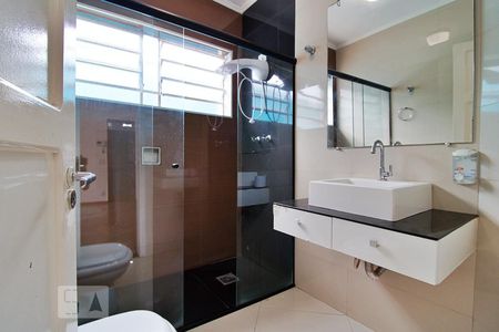 Casa à venda com 193m², 4 quartos e 4 vagas Casa à venda com 193m², 4 quartos e 4 vagasBanheiro