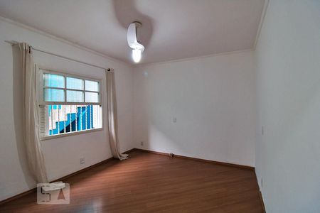 Casa à venda com 193m², 4 quartos e 4 vagas Casa à venda com 193m², 4 quartos e 4 vagasQuarto 4