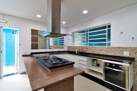 Casa à venda com 193m², 4 quartos e 4 vagas Casa à venda com 193m², 4 quartos e 4 vagasCozinha